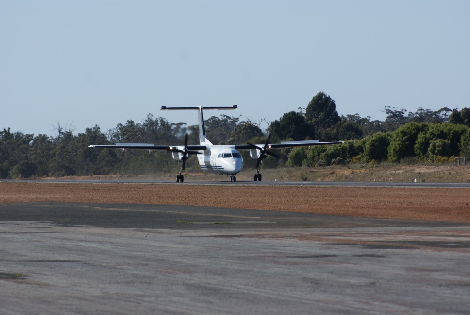 plane landing at manjimup airport