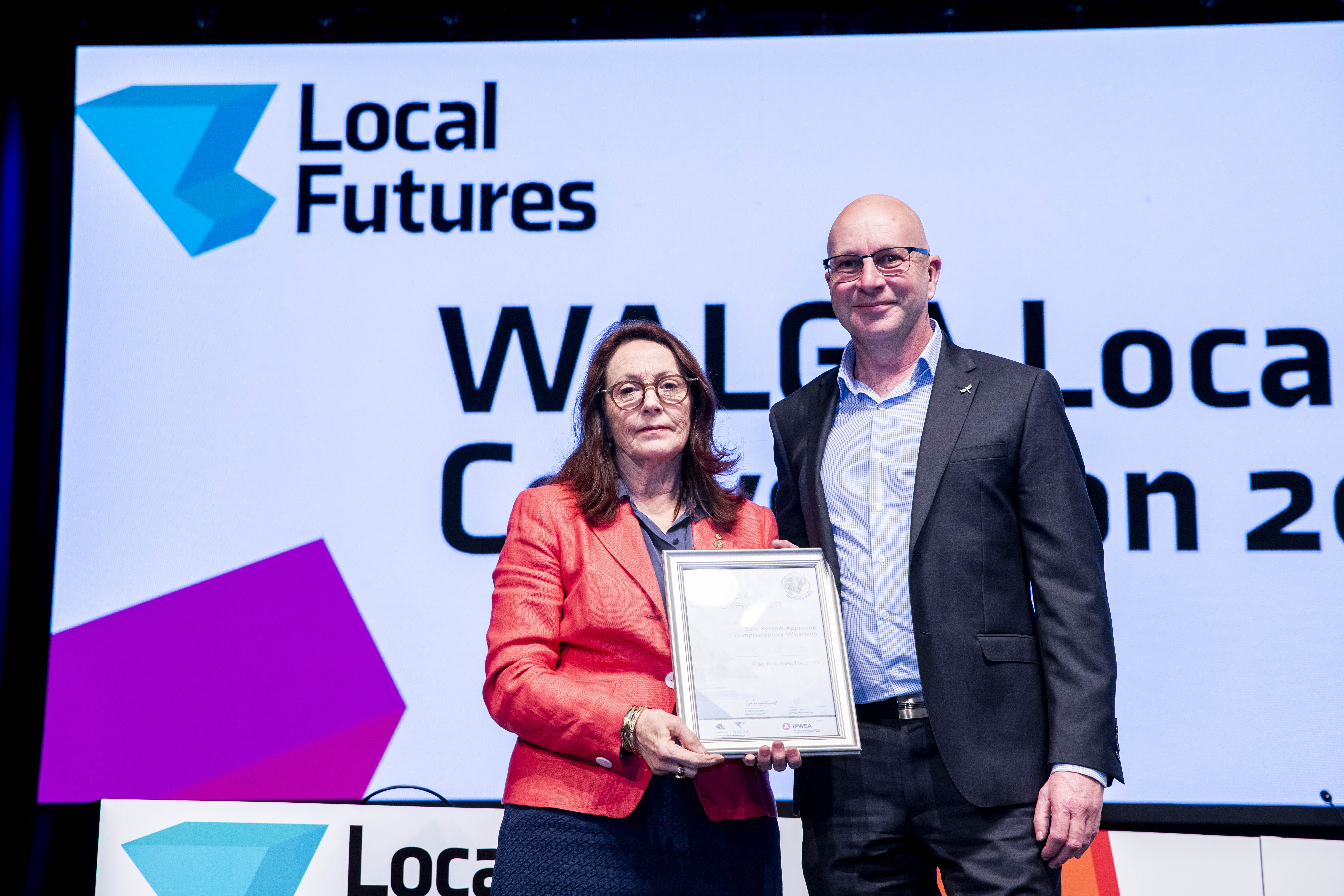 WALGA President Karen Chappel and Director or Works Michael Leers with the award.