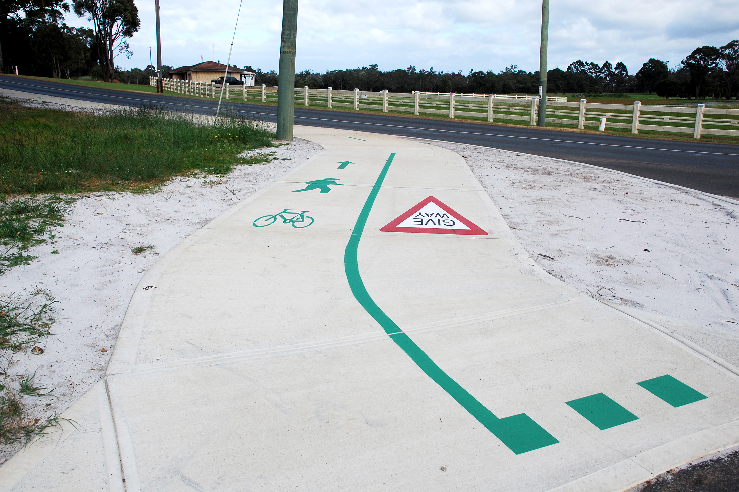 Multi pathway with linemarking for bicycles, pedestrians.