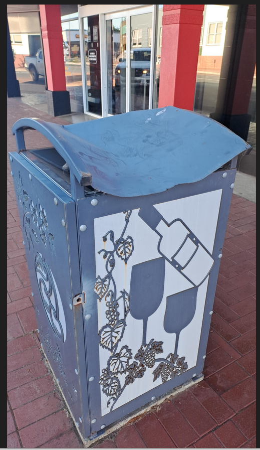 Rubbish bin on Rose Street with damaged cover.